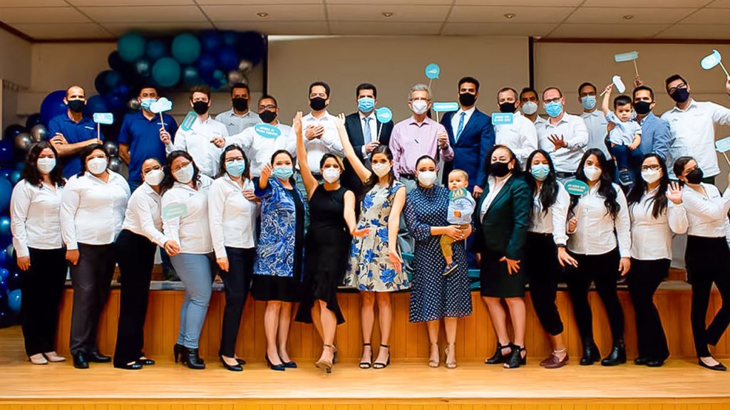 Equipo de Maqpower celebrando el Aniversario 41 de la empresa.