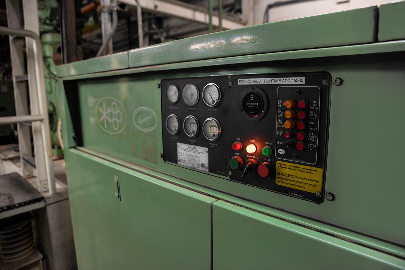 Instalación de un compresor de aire industrial LS110S de Sullair